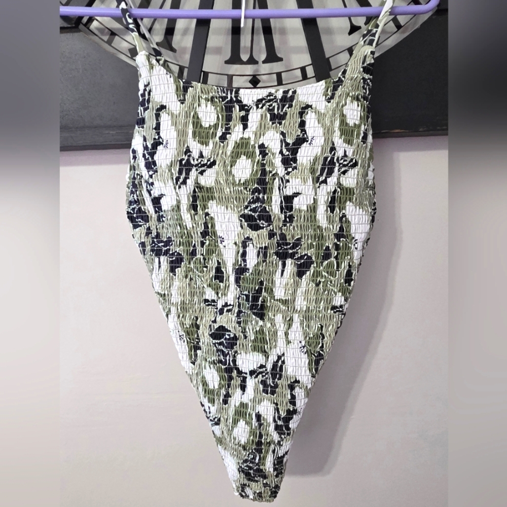 Victoria's Secret Smocked Ruched One Piece Bathing‎ Suit Green White Camo Size L